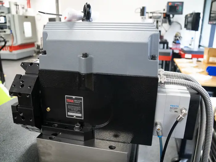 Cable crimping - 8-station tool changer assembly